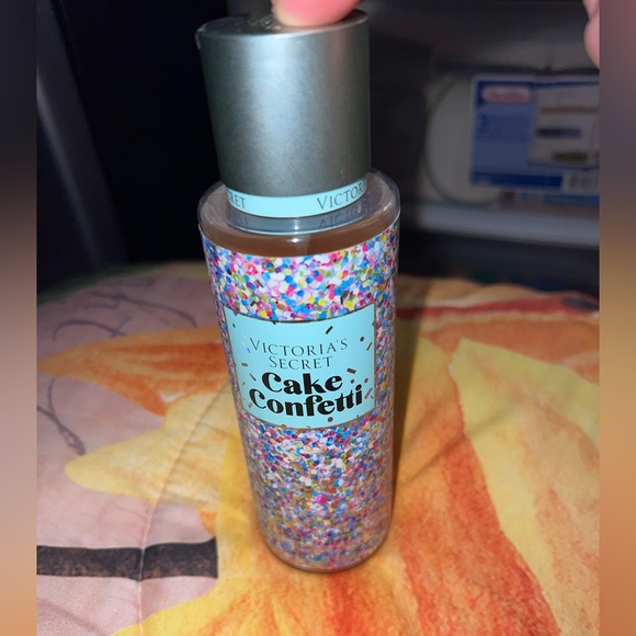 Victoria’s Secret Cake Confetti Mist 8.4 fl oz - Picture 6 of 7